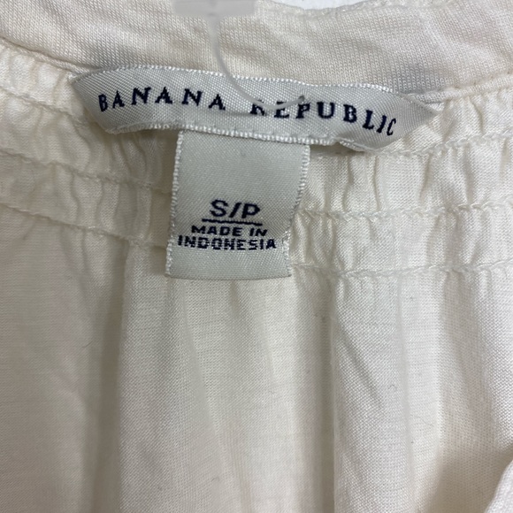 Flowy and soft button down cream coloured shirt - Picture 3 of 4